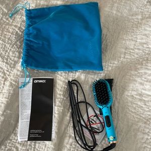 Amika hair straightening brush